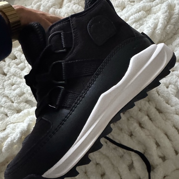 Sorel Black and White waterproof insulated boots - Picture 6 of 11